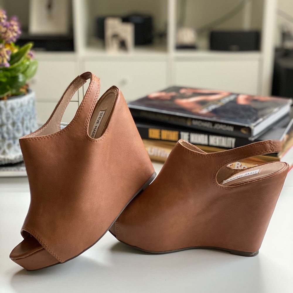 Steve Madden cognac leather wedge